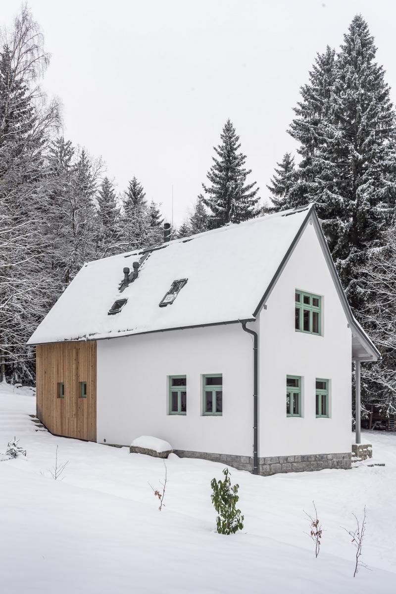 Rekonstruovaná chata v Nové Vsi nad Nisou (Zdroj: Archiweb, Foto: foto: FRVR)