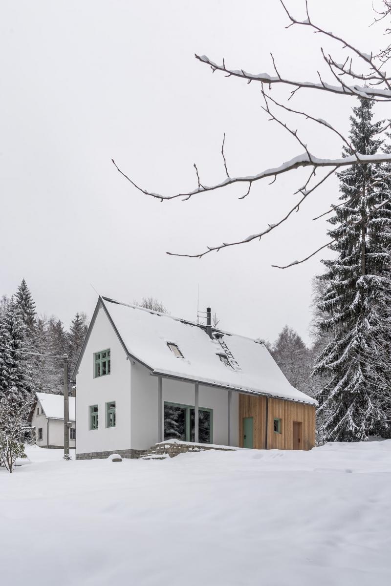 Rekonstruovaná chata v Nové Vsi nad Nisou (Zdroj: Archiweb, Foto: foto: FRVR)