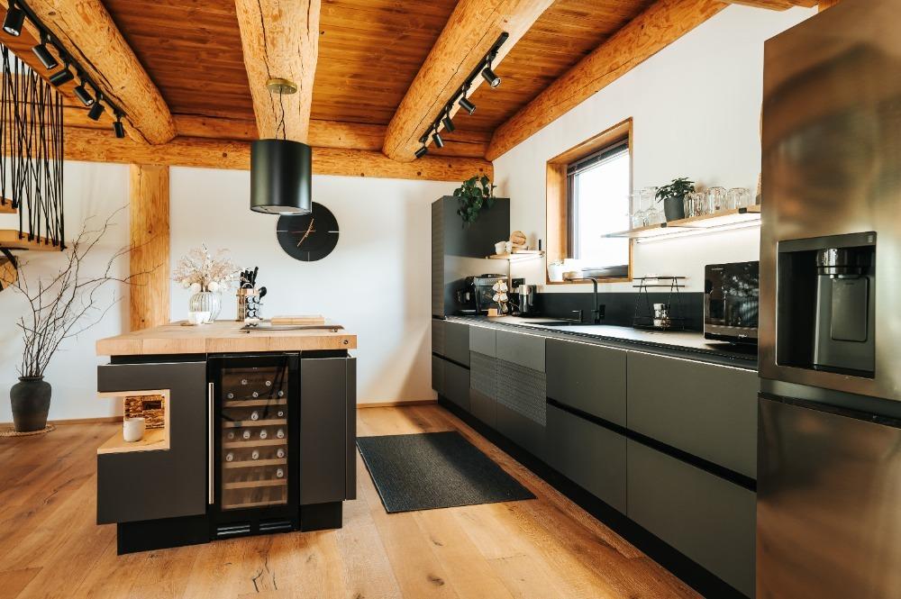 Dřevostavba Post and Beam - Meltoni, interiér; Dům měsíce srpna 2026 (Zdroj: Sruby Urban)