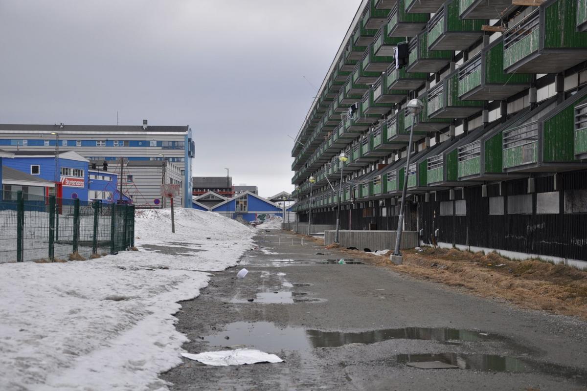 Blok P v grónském Nuuku (Zdroj: Wikipedie, Foto: Oliver Schauf / C00)