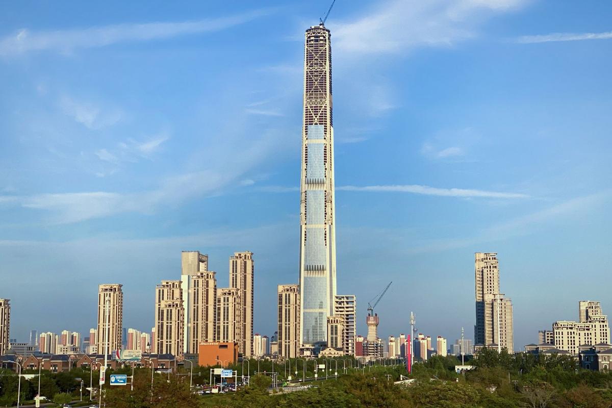 China 117 Tower (Zdroj: Wikipedie, Foto: Amazingloong / CC BY-SA 4.0)