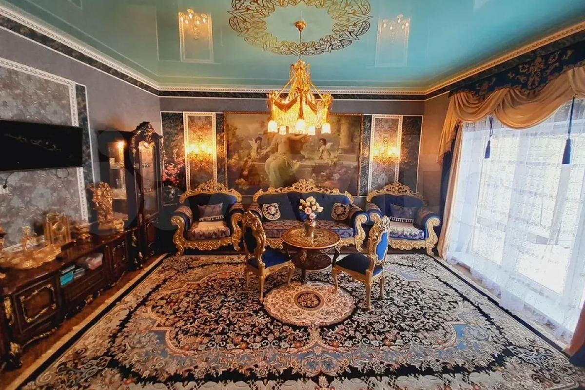 Iluze carského paláce za pár rublů (Zdroj: Avito.ru)