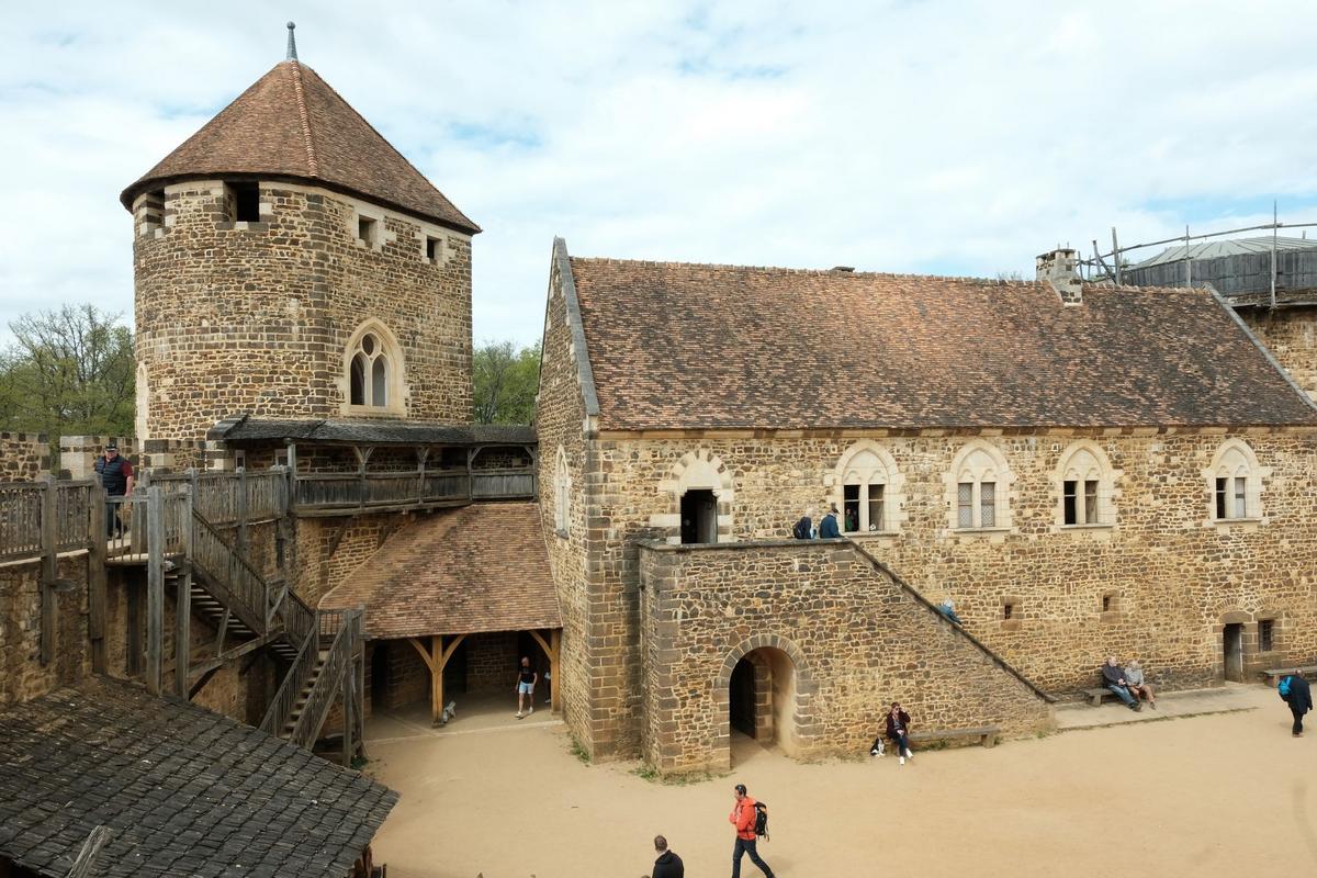 Téměř dokončená novostavba hradu ve francouzském Guédelonu (Zdroj: Shutterstock)
