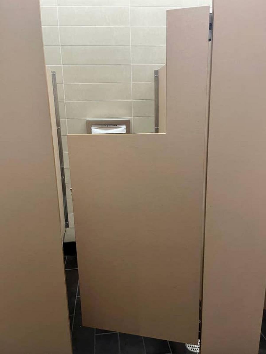 Oční kontakt (Foto: Reddit)