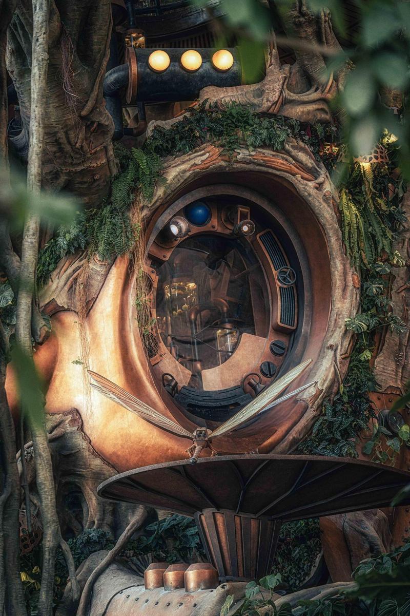 Steampunkový Zázračný strom v obchodním domě v čínském Čchung-čchingu (Foto: Chen Yanzhou)