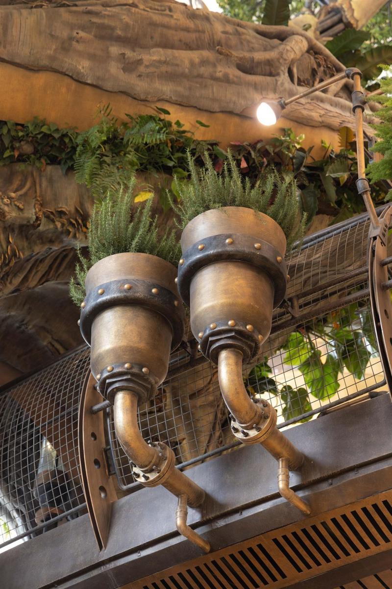 Steampunkový Zázračný strom v obchodním domě v čínském Čchung-čchingu (Foto: Chen Yanzhou)
