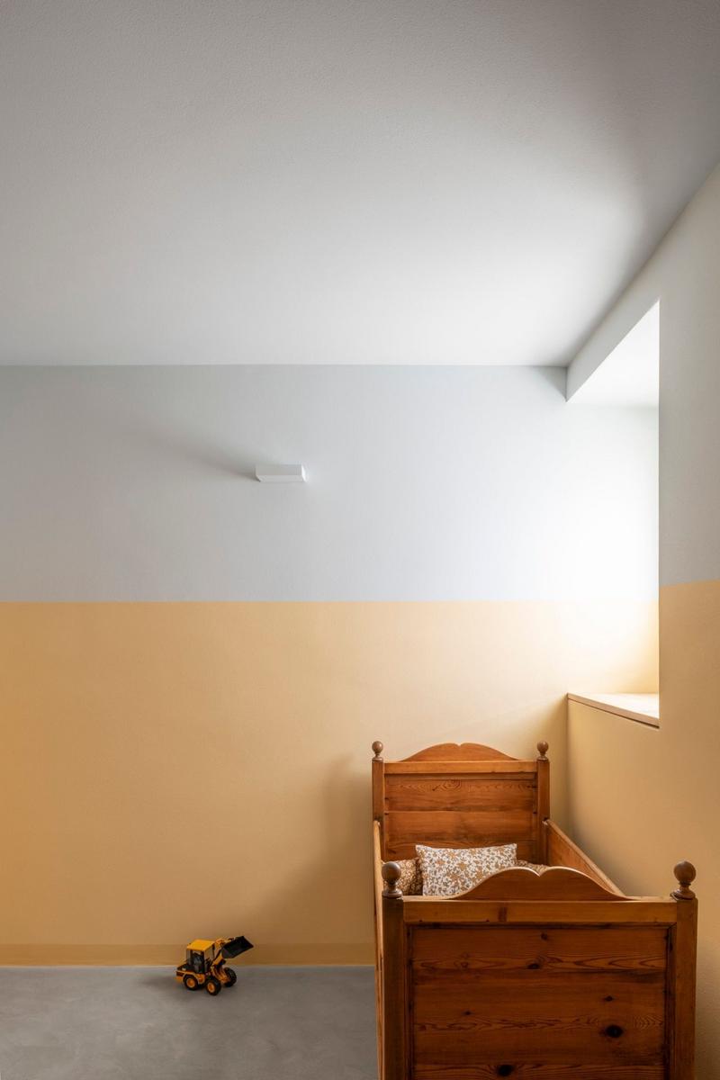 Koncept hygge se zde promítá do klidného, hřejivého a neformálního prostředí. (Foto: Federico Villa)