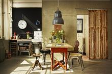 Z malířského ateliéru útulný loft: Na 50 metrech čtverečních propojuje industriál s vintage nábytkem