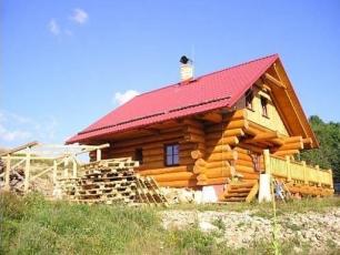 Lehká střecha, nízký sklon a rychlá pokládka? 