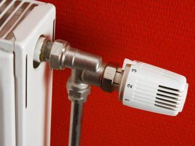 Radiátor málo topí, je ucpaný nebo teče: příčiny a řešení