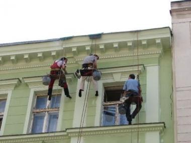 Výškové stavební práce bez těžké techniky a lešení