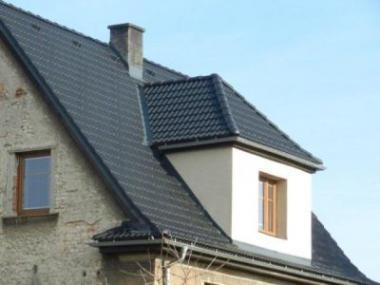 Teprve oplechování zabrání pronikání vody pod střešní plášť
