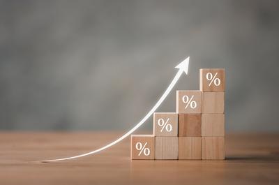 Sazby skočily na 5,79 %: o kolik víc teď zaplatí rodina, která si půjčí 4 miliony