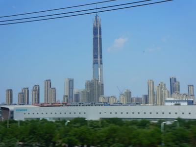 China 117 Tower (Zdroj: Wikipedie, Foto: MNXANL / CC BY-SA 4.0)