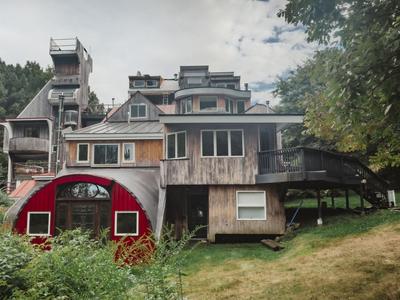 Prickly Mountain and My Design Build Life (Zdroj: Film a architektura)