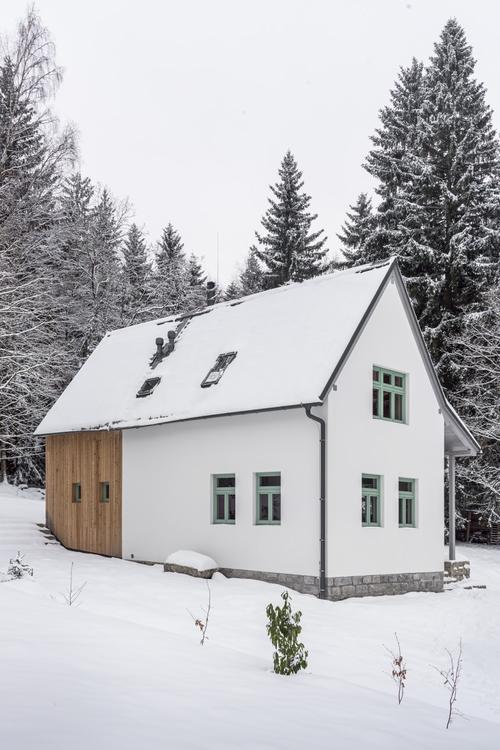 Rekonstruovaná chata v Nové Vsi nad Nisou (Zdroj: Archiweb, Foto: foto: FRVR)