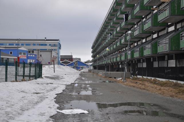 Blok P v grónském Nuuku (Zdroj: Wikipedie, Foto: Oliver Schauf / C00)