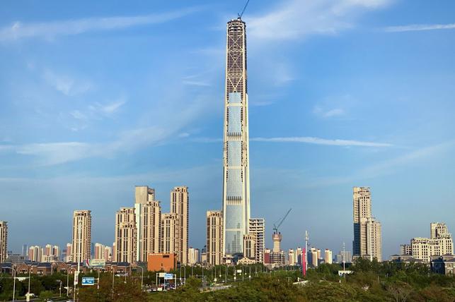 China 117 Tower (Zdroj: Wikipedie, Foto: Amazingloong / CC BY-SA 4.0)