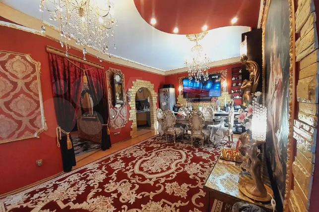 Kulisy do pouťového domu hrůzy? (Zdroj: Avito.ru)