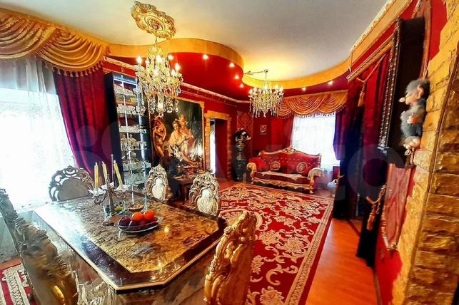 Iluze carského paláce za pár rublů (Zdroj: Avito.ru)