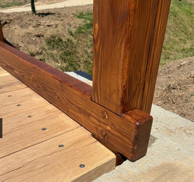 Detail lepených modřínových BSH hranolů (Zdroj: KARPEN PLUS)