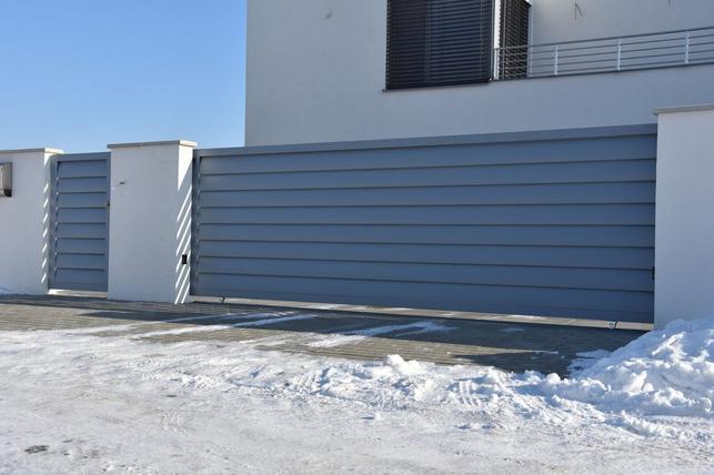 Designové možnosti hliníkových plotů jsou velmi bohaté (Zdroj: Sunsystem.cz)