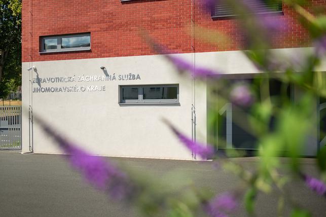 Základny fungují v energeticky pasivním standardu (Foto: Vojta Herout)