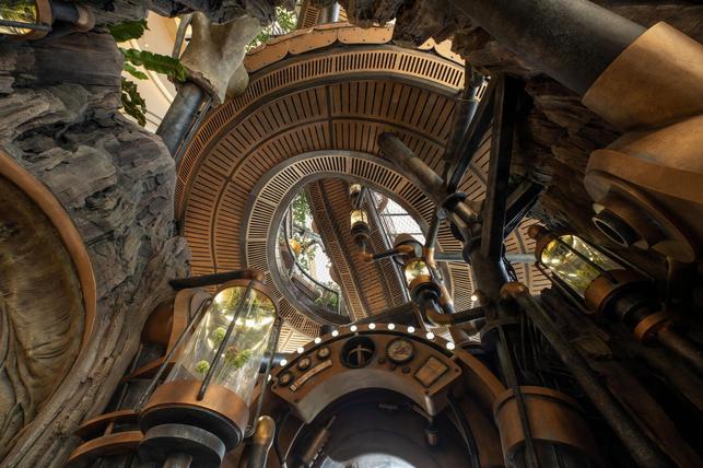 Steampunkový Zázračný strom v obchodním domě v čínském Čchung-čchingu (Foto: Chen Yanzhou)