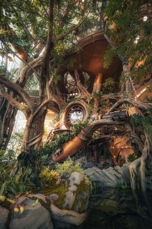Steampunkový Zázračný strom v obchodním domě v čínském Čchung-čchingu (Foto: Chen Yanzhou)