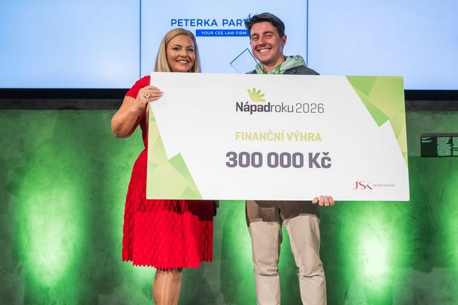 Marek Miltner s vítězným šekem (Zdroj: napadroku.cz)