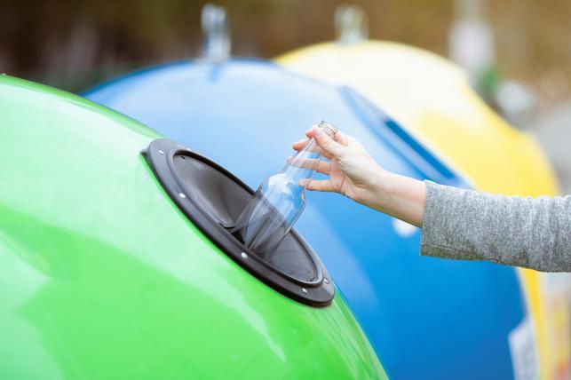 Sklo je možné recyklovat v podstatě do nekonečna (Zdroj: Shutterstock)