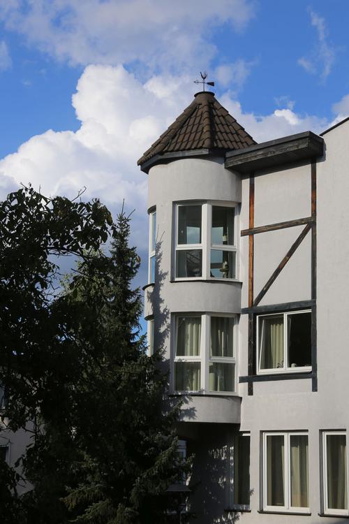 I u modernější výstavby je vidět odkaz na styl typických werand (Foto: Petr Pojar)