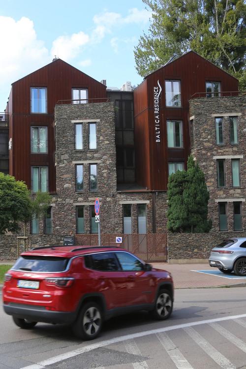 I u modernější výstavby je vidět odkaz na styl typických werand (Foto: Petr Pojar)