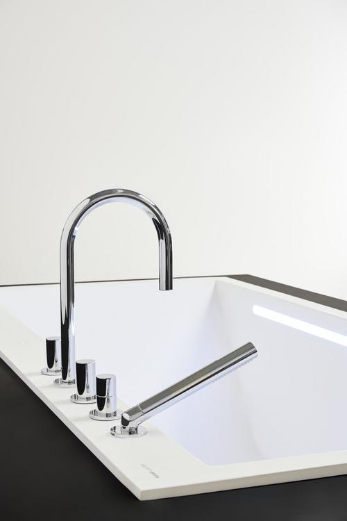 Vanová pětiotvorová baterie Kartell (Zdroj: LAUFEN)