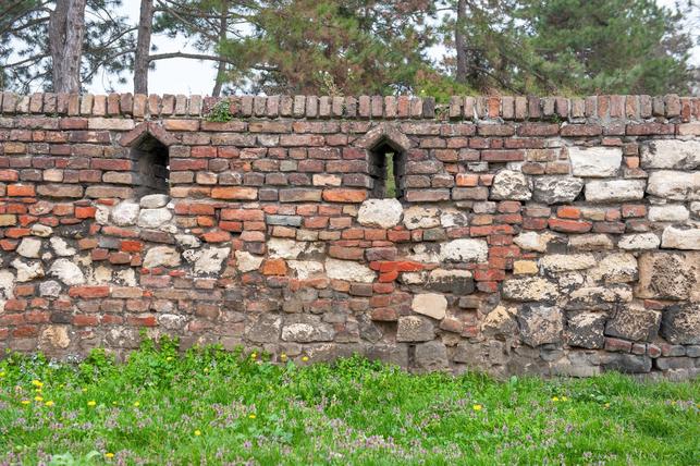 Stará zahrada - původní stavební prvek (Zdroj: Shutterstock)