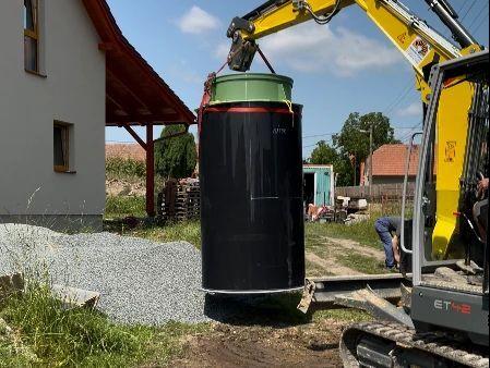 Instalace nádrže s domovní čistírnou odpadních vod (Zdroj: TRiGY)