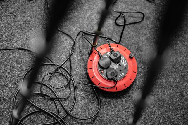 Do prodlužovačky nezapojujte další prodlužovačku (Foto: Ambitious Studio* | Rick Barrett / Unsplash)