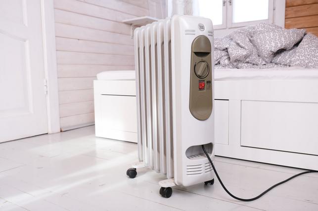 Olejový radiátor do prodlužovačky nepatří (Zdroj: Shutterstock)